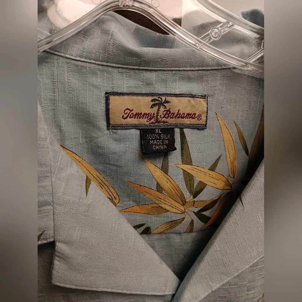 Tommy Bahama Button Down - Picture 5 of 8